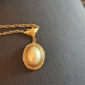 1928 Gold Oval Pendant Necklace